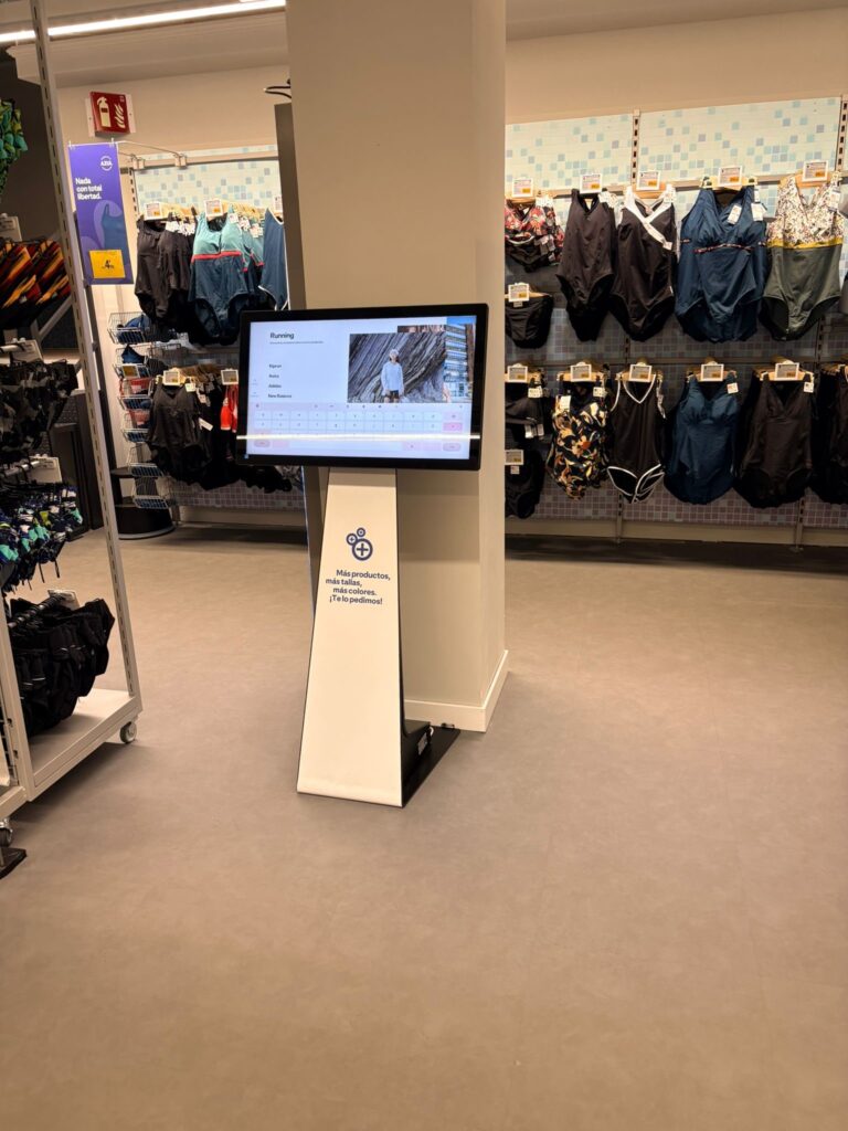 Internet Kioskos impulsa la digitalización en Decathlon IK22 DECATHLON 1 768x1024 - Internet Kioskos impulsa la digitalización en Decathlon
